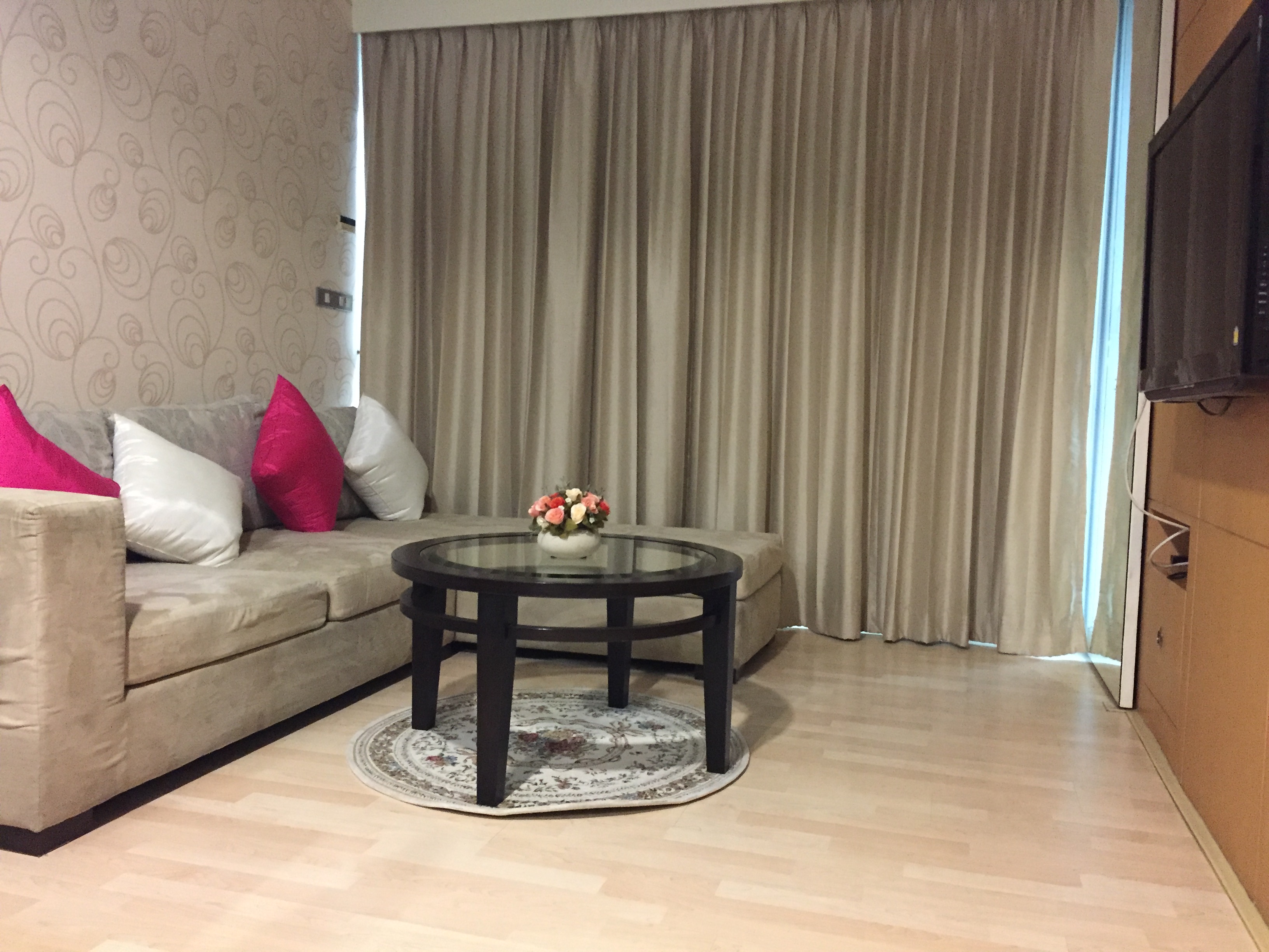 Condo for rent/sale in Sukhumvit 59, 2 bedroom 66.17 sq.m. Corner room, High floor and good view, Walk to Thong lor station.