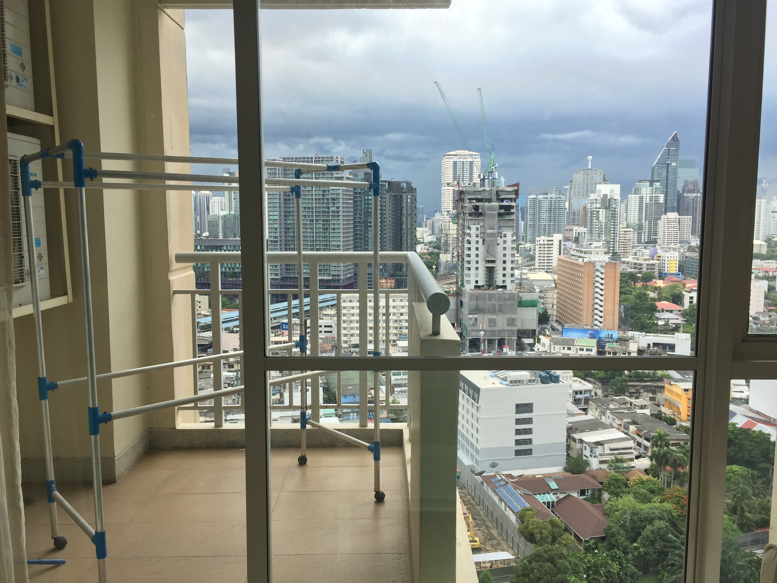 Sukhumvit 59 condo for rent, 2 beds 66.17 Sq.m. High Floor, Good view, Corner room,  walk to Thong lor BTS.