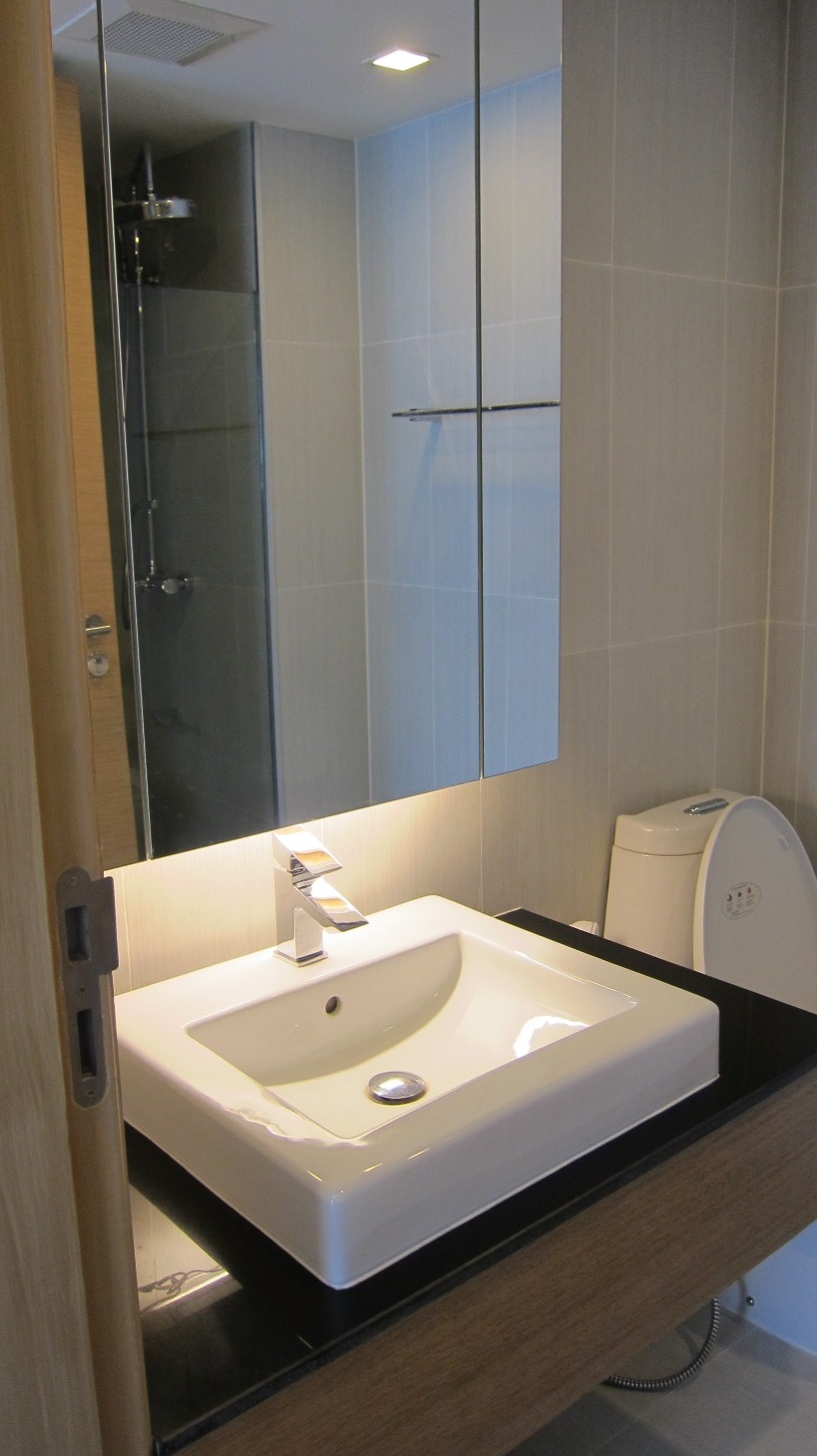 Sale with tenants 1 Bedroom 32 Sq.m. Near Ploenchit BTS.