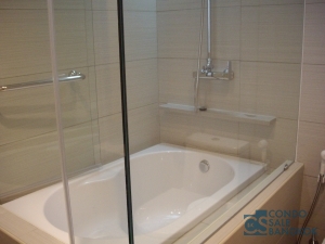 Condo for rent in Thonglor, 1 bathroom 52 Sqm. Walk to Thonglor BTS.