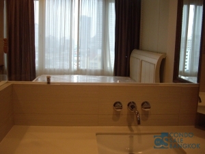 Condo for rent in Thonglor, 1 bathroom 52 Sqm. Walk to Thonglor BTS.