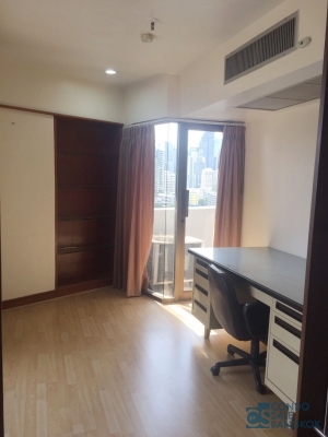 Condo for sale in Sukhumvit 55, good view, 2 bedroom 3 bathroom 1 office room and  1 storage room, 164.97 sqm., Walk to Thong Lor BTS.