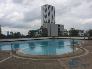 Sell with Tenants at Sukhumvit 59, spacious 2 Bedroom 122.36 sqm. Walk to Thong Lor BTS.