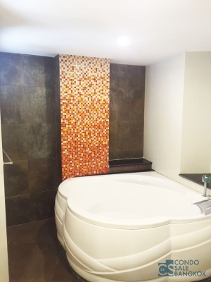 Condo for rent in Sukhumvit 55, 3 bedrooms and 1 maid room, 275 sqm.