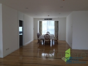 Sukhumvit 31 - 3BR 254 sqm. with large balcony for Sale.