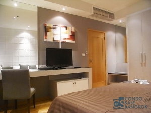 The Emporio Place at Sukhumvit 24 for sale, 1 bed 65.35 sqm. Walk to Phrom Phong BTS.