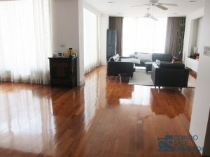 Luxury condo for rent Le Raffine at Sukhumvit 31, Duplex room, 3 bedrooms 345 sqm. Private Pool, Close to Prompong BTS.