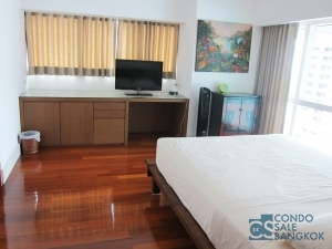 Luxury condo for rent Le Raffine at Sukhumvit 31, Duplex room, 3 bedrooms 345 sqm. Private Pool, Close to Prompong BTS.