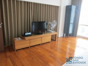 Luxury condo for rent Le Raffine at Sukhumvit 31, Duplex room, 3 bedrooms 345 sqm. Private Pool, Close to Prompong BTS.