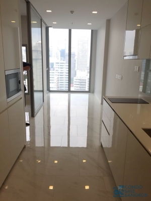 Condo for sale HYDE Sukhumvit 11, 1 bedroom 35 sqm. walk to Nana BTS.