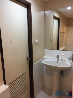 For rent at Sukhumvit 6, Studio 1 Bathroom, Only 2 minutes walk to BTS Nana Station.