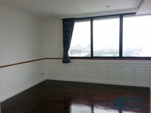 The penthouse is for sale with current tenant at Sukhumvit soi 10,  On top floor. Very nice view. 5 bedrooms 563 sqm. Only 5 minutes walk to Nana BTS.