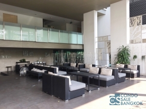 Sell with Tenants at Sukhumvit 42, 2 bedroom 87.71 sqm. Corner room, only 5 minutes walk to Ekkamai BTS.