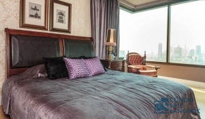 Condo for salr at Sukhumvit 22, 3 bedrooms 152 sqm. City and river view corner unit.