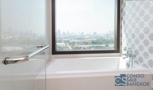 Condo for salr at Sukhumvit 22, 3 bedrooms 152 sqm. City and river view corner unit.