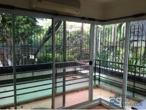 For rent at Sukhumvit 41, One Master Bedroom 80 sqm. Only 5 minutes walk to BTS Prompong.