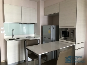 Condo at Sukhumvit 43, 1 bedroom with Fully Furnished Near Propmpong-Thonglor BTS.