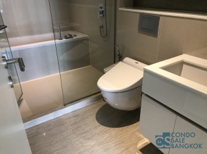 Condo at Sukhumvit 43, 1 bedroom with Fully Furnished Near Propmpong-Thonglor BTS.
