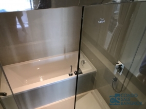 Condo at Sukhumvit 43, 1 bedroom with Fully Furnished Near Propmpong-Thonglor BTS.