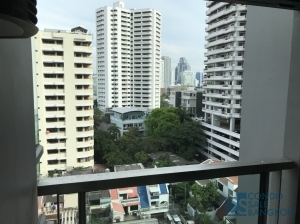 Condo at Sukhumvit 43, 1 bedroom with Fully Furnished Near Propmpong-Thonglor BTS.