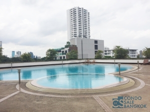 Condo for sale at Sukhumvit 59, 2 Bedrooms 180.71 sq.m. Walk to BTS Thonglor.