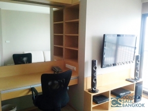 Sky-walk to BTS Thonglor for rent, 1 bed 43 sqm.