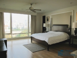 Condo for rent in Bangkok. 3 Bedrooms 4 Bathrooms 287 sq.m. Walk to BTS Chidlom.