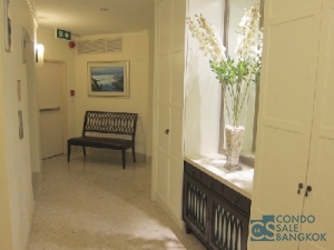 Condo for rent in Bangkok. 3 Bedrooms 4 Bathrooms 287 sq.m. Walk to BTS Chidlom.