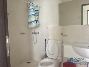Sell with Tenants in Sukhumvit 42, 2 bedroom, 88.5 Sq.m. fully furnished. Just 5 minutes walk to BTS Ekkamai and Gateway Ekamai.