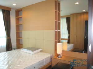 Condo for sale at Sukhumvit 42, Fully furnished 45 sq.m. 1 bedroom, Only 5 minutes walk to BTS Ekamai.