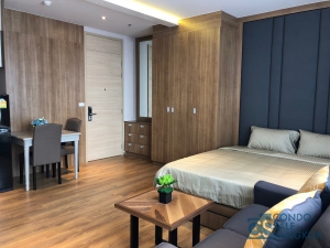 Park 24 for rent with high floor, 1 BR 35 Sqm. Close to BTS Phrom Phong. There is a shuttle van service.