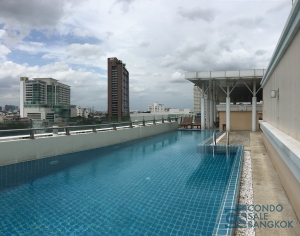 Condo for sale at Sukhumvit 42, 1 bedrooms 45 sqm. 5 minutes walk to BTS Ekkamai.