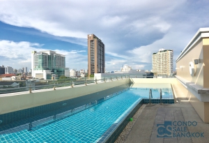 Condo for sale in Sukhumvit 42, 89 sq.m. 2 bedrooms. Walk to BTS Ekamai.