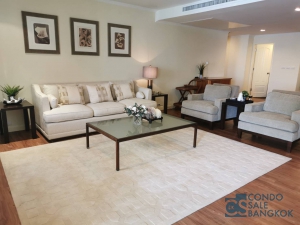 Las Colinas condo for sale at Asoke, High floor, 2 bed 3 bath  185 sqm. Walk to Asoke BTS.