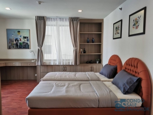 Las Colinas condo for sale at Asoke, High floor, 2 bed 3 bath  185 sqm. Walk to Asoke BTS.