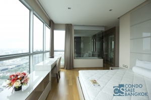 Condo for rent at The Address Asoke, 2 bedrooms 75.5 sqm. Only 200 m. walk to MRT Phetchaburi