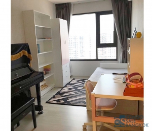 Life Pinklao condo for SALE, 2 BR  58 Sq.m. with high floor, great view, Just a few steps walk to MRT Bang Yi Khan.