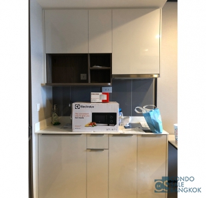 Condo for sale at Life Asoke, 1 BR 31 Sqm. Only 3 minutes  walk to MRT Phetchaburi.