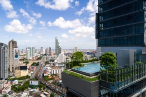 The Bangkok Sathorn luxurious condo for SALE, 1 BR 67.5 Sq.m. with high floor and River view, Just a few steps walk to BTS Surasak.