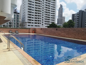 Condo for sale, at Sukhumvit 11, 2 bedrooms 77 sqm. Close to BTS Nana.