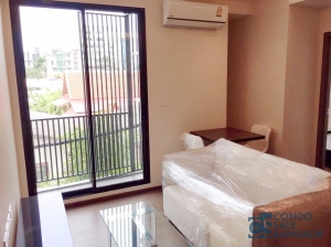 Brand new! The Remarkable Condo fully furnished 1 bedroom 30.70 sq.m. 3 minutes to Bangkok International Hospital. 5 minutes to Thonglor.