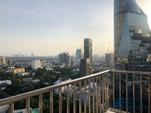 Condo for rent at Sukhumvit Road, 3 bedrooms 132 sqm. walk to BTS Thonglor - Ekamai.