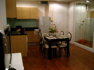 Fully furnished 1 bedroom condo for sale in Bangkok near Central Chidlom Chidlom. Nice residential area.