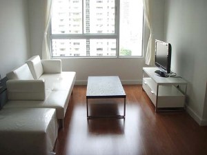 Condo for sale in Bangkok Sukhumvit 26. Fully furnished 1 bedroom 50 sq.m. Nice and peaceful area. Easy access to Prompong BTS.