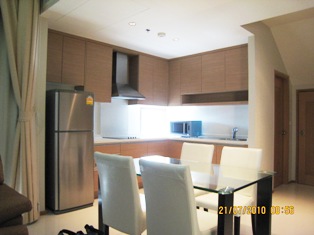 Condo for sale in Bangkok Sukhumvit 24 Unique Duplex style. 135 sq.m. 2 bedrooms Double volume of living area. Charming residential area.