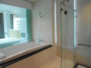 1 bedroom condo for sale in Bangkok Chidlom area. Nicely furnished one bedroom, size: 55 sq.m.   Luxury style buidling & Nice neighborbood. Walk to Childlom BTS and Central Department.
