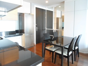 1 bedroom condo for sale in Bangkok Chidlom area. Nicely furnished one bedroom, size: 55 sq.m.   Luxury style buidling & Nice neighborbood. Walk to Childlom BTS and Central Department.