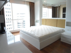 1 bedroom condo for sale in Bangkok Chidlom area. Nicely furnished one bedroom, size: 55 sq.m.   Luxury style buidling & Nice neighborbood. Walk to Childlom BTS and Central Department.