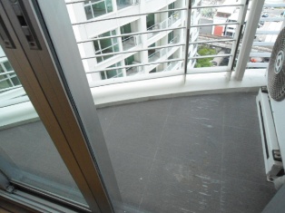 For sale with tenant condo in Bangkok near Prakanong BTS. Fully furnished 2 bedrooms, size: 52.66 sq.m. in Le Luk. Conner unit, high floor. Very nice view & Bright.