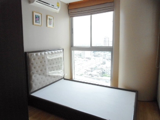 For sale with tenant condo in Bangkok near Prakanong BTS. Fully furnished 2 bedrooms, size: 52.66 sq.m. in Le Luk. Conner unit, high floor. Very nice view & Bright.